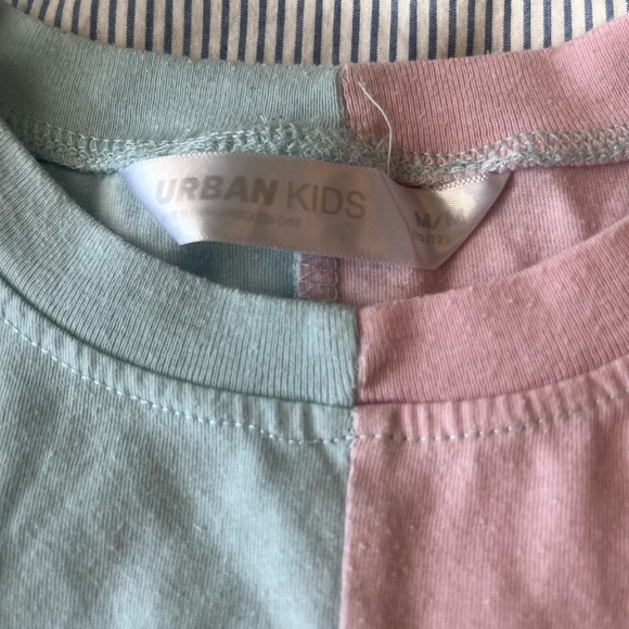 Hi, selling this cute crop top for kids in size M. - Picture 3 of 6